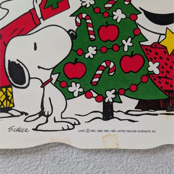 Vintage Peanuts Christmas Paper Wall Window Decoration Small Snoopy Hallmark - Picture 3 of 8